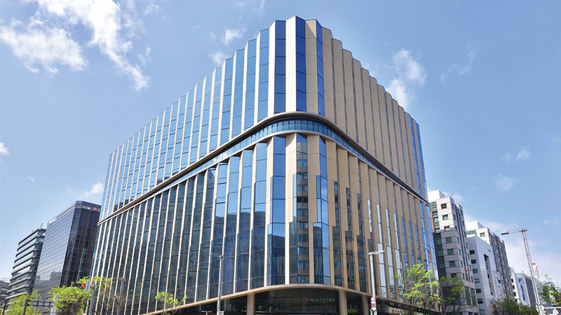 西日本シティ銀行 新本店ビル「西日本シティビル」が博多駅前にグランドオープン