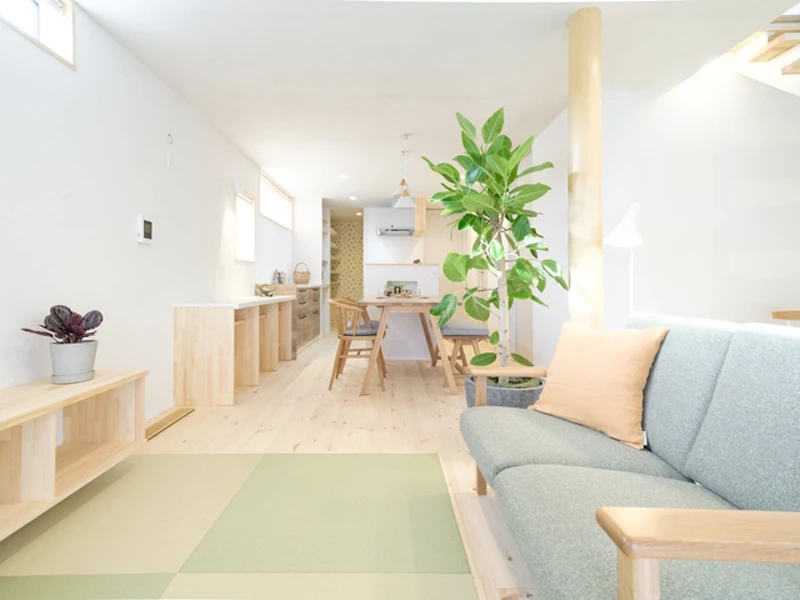 「防災」しながらおしゃれな部屋づくり。インテリアのポイントと家具の固定方法