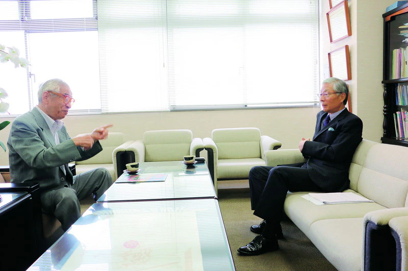 対談する山口氏